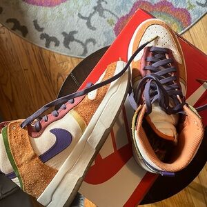 Woman’s Sz 7 Nike Dunk Hi UP PRM Orange/Purple/Red/White Suede
